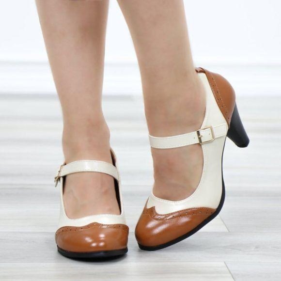Oxford White & Tan Vintage Round Toe Pump - Picture 2 of 11